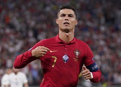 Cavani đang giữ áo số 7, Cristiano Ronaldo mặc áo số mấy ở M.U?