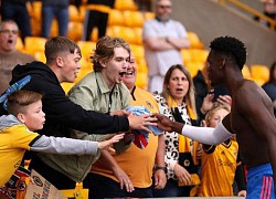 CĐV Wolves thay đổi thái độ với Pogba