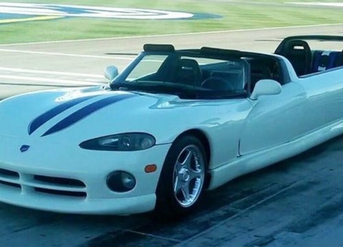 Định giá quá cao, Dodge Viper limo mui trần dù độc lạ nhưng vẫn ế ẩm