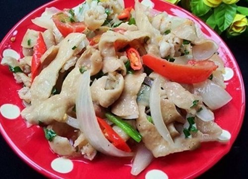 Lòng lợn xào hành tây cực ngon cho ngày mưa