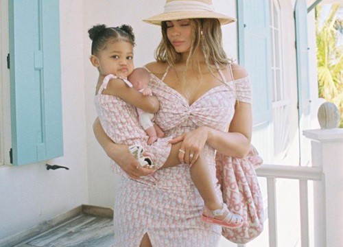 Nhà Kardashian "ba đời" chuộng túi Hermès, hội nhóc tì đều có vài chiếc từ khi mới 1 tuổi