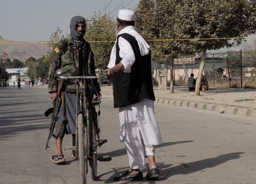 NÓNG: Hàng loạt rốc két phóng về sân bay Kabul