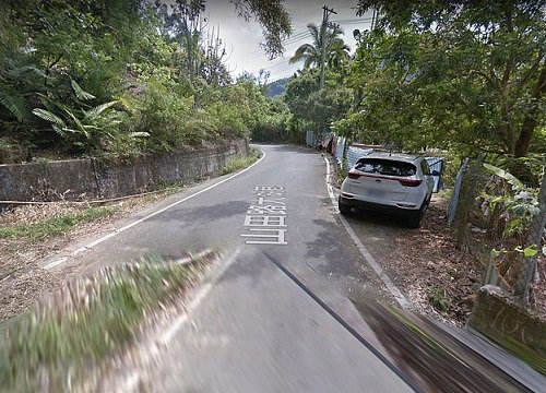 Ở nhà chán quá mở Google Maps ngắm đường phố, thanh niên giật mình phát hiện "cảnh nóng" bỏng mắt, không nói nên lời