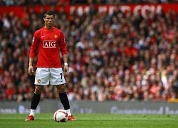 Ronaldo mặc 2 số áo khác nhau ở MU