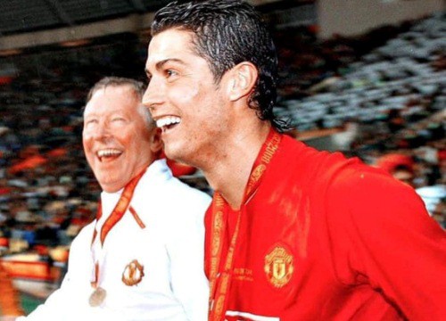 Sir Alex và dàn sao Man United đã thuyết phục Ronaldo về lại Old Trafford như thế nào?