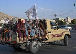 Taliban tăng cường an ninh bên ngoài sân bay quốc tế ở thủ đô Kabul