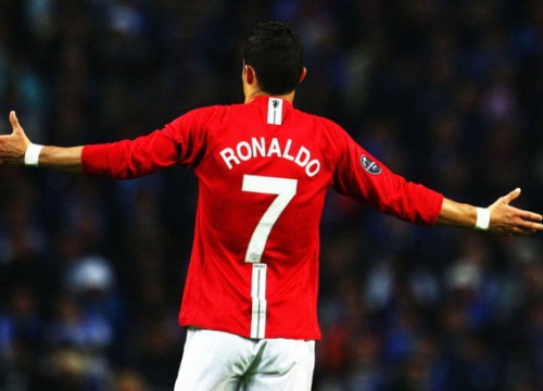 Vừa về Man United, Ronaldo được báo Anh tìm tận...23 lí do để yêu