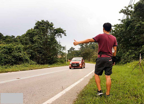 Đang giãn cách, cô gái gặp người đàn ông lạ xin đi nhờ xe về quê, diễn biến khiến tất cả hồi hội theo dõi