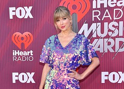 Mê mẩn loạt trang phục lấp lánh sắc màu của Taylor Swift