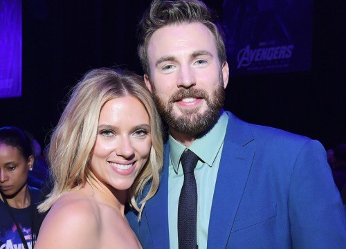 Mối quan hệ giữa Chris Evans và Scarlett Johansson