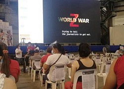 Người chờ tiêm vaccine tại Philippines được cho xem 'World War Z'