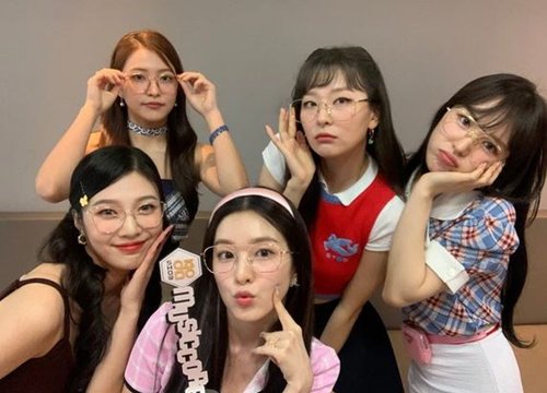 So kè với visual IZ*ONE, Red Velvet bị chê bai hình thể kém cạnh, Knet liền phản bác nghe hợp tình hợp lý hẳn!