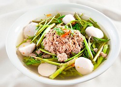 2 cách nấu canh khoai sọ rau rút (rau nhút) với sườn và cua hấp dẫn