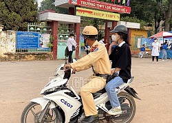 Bắc Giang: Chiến sĩ công an đưa thí sinh về lấy giấy tờ kịp thi môn Ngữ văn