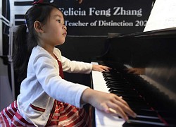 Bé gái người Mỹ trở thành thần đồng piano sau vài tháng học