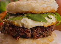 Cách làm burger phở thơm ngon mới lạ siêu hot tại nhà