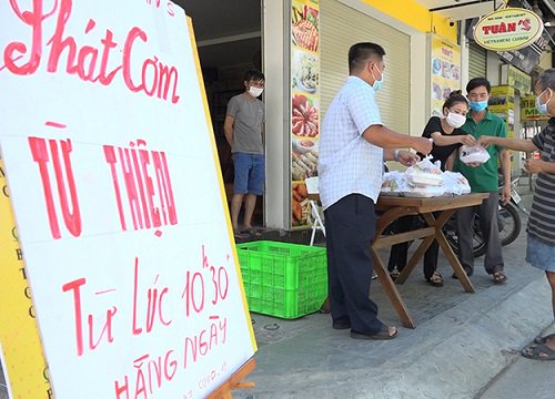 Chỉ tay vào mặt, từ chối em bé xin cơm từ thiện, nhà hảo tâm bị dân mạng phản ứng, nhưng sự thật vô cùng bất ngờ