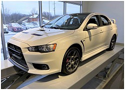 Chiếc Mitsubishi Lancer Evo cuối cùng ở Canada đắt ngang Porsche 911