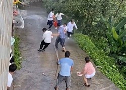 Clip: Chú rể và dàn thanh niên nhà trai bị hắt nước nhân ngày đón dâu