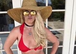 'Công chúa nhạc pop' Britney Spears mặc bikini nóng bỏng nhưng cách tạo dáng trông 'sai sai'