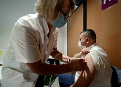 Nước giàu gây tranh cãi với liều tiêm vaccine Covid-19 thứ ba