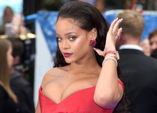 Rihanna trở thành tỷ phú USD