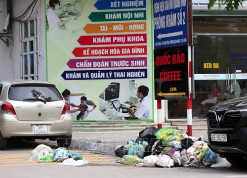 Thành phố Hạ Long ngập trong rác thải