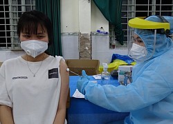 TP HCM tiêm vaccine cho người dân vào ban đêm