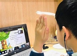 Trường tiểu học "bê" nguyên thời khóa biểu ở lớp vào dạy online, phụ huynh sợ con căng não, hại mắt vì ngồi máy tính quá nhiều