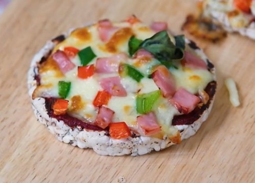 Cách làm pizza mini từ bánh gạo lứt siêu đơn giản, hỗ trợ giảm cân hiệu quả