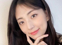 Chị gái Jisoo cũng khiến dân tình phải "shock visual": Chẳng son phấn cầu kỳ mà lúc nào cũng đẹp mê mẩn