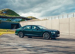 Chiêm ngưỡng vẻ đẹp của siêu xe Bentley Flying Spur Hybrid 2022