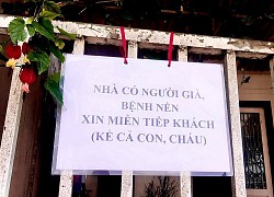 Cụ bà khóa cổng, treo biển không tiếp con cháu đến thăm trong mùa dịch