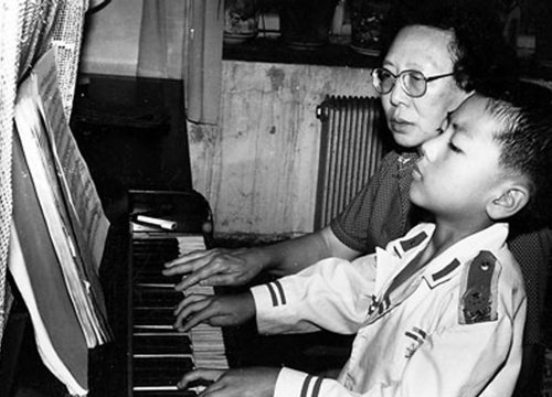 Đằng sau câu nói 'cha con không biết khóc' của thiên tài piano lừng danh