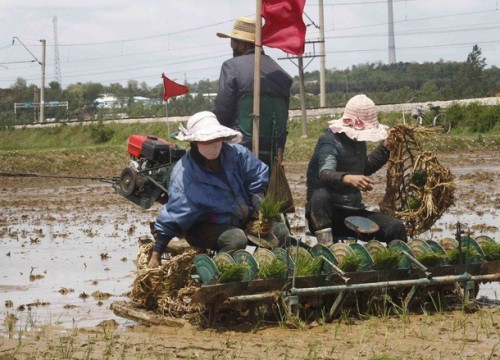 Khó khăn "bủa vây" Triều Tiên