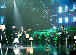 Mỹ Anh đánh đàn bass, song ca ăn ý cùng diva Mỹ Linh khiến khán giả thích thú