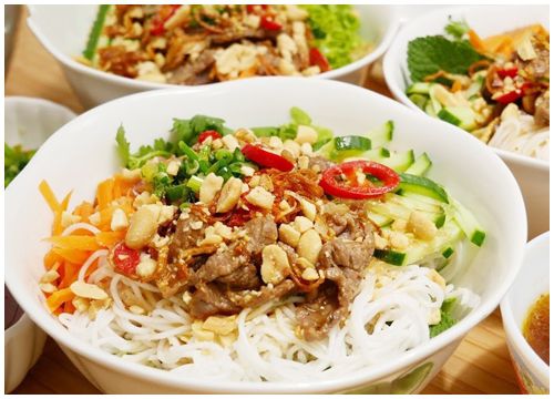 Bún xào thịt bò Nam Bộ đủ vị chua cay mặn ngọt ngon "đỉnh của chóp"