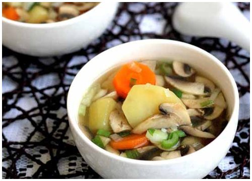 Canh khoai tây nấu nấm ngọt mát dễ ăn