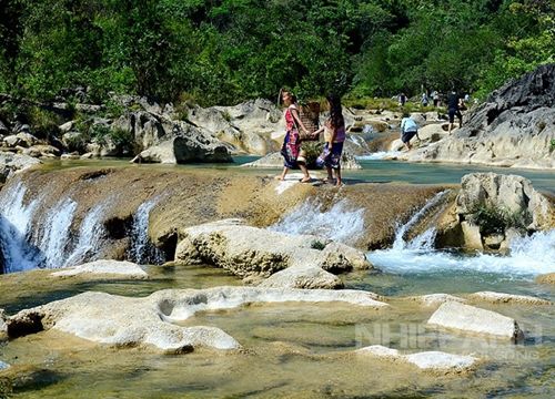 'Đập tan' cái nóng tại Khe Nước Lạnh Quảng Bình