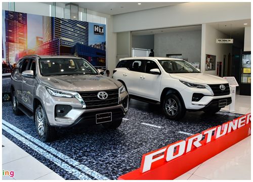 Toyota Fortuner tiếp tục bị Hyundai Santa Fe bỏ xa