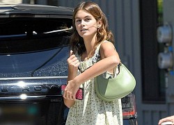 Kaia Gerber khoe dáng với đầm họa tiết sang chảnh