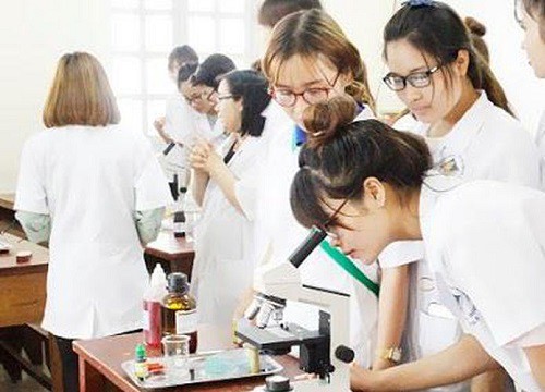 Nếu mức trần học phí trường công quá thấp thì khó giữ chân giảng viên giỏi