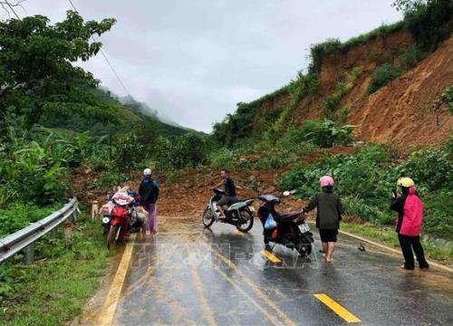 Thông xe các tuyến đường bị sạt lở ở Lai Châu