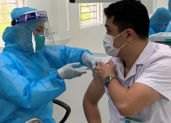 Việt Nam thêm 4.802 ca COVID-19, tiêm hơn 1,4 triệu liều vaccine trong 1 ngày