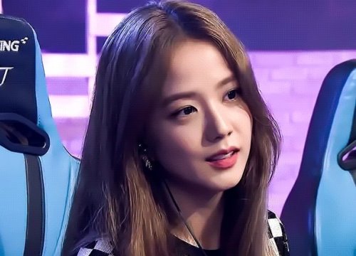 BLACKPINK Jisoo gây bão mạng với nhan sắc tựa nữ thần