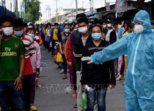 Campuchia lo ngại số ca mắc COVID-19 tăng nhanh khi người lao động trở về từ Thái Lan