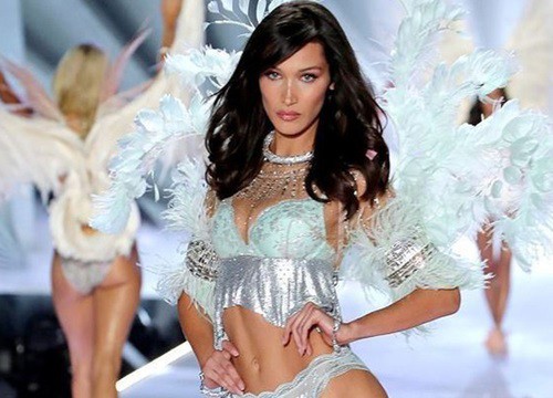 "Cửa ải" để thành người mẫu của Victoria's Secret: Số đo 3 vòng "siêu thực" gây tranh cãi, chế độ ăn kiêng như ác mộng!