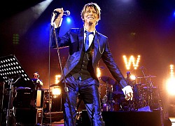 Để tôn vinh huyền thoại âm nhạc David Bowie, một đồng xu có in hình ông được đưa lên vũ trụ