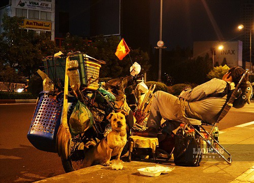 Biểu cảm người đàn ông vô gia cư khi được cho 30k hút 5 triệu lượt xem bất ngờ nhất là mối quan hệ của hai người