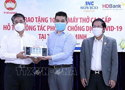 Tiếp nhận, bàn giao thiết bị y tế phục vụ chữa bệnh cho bệnh nhân COVID-19